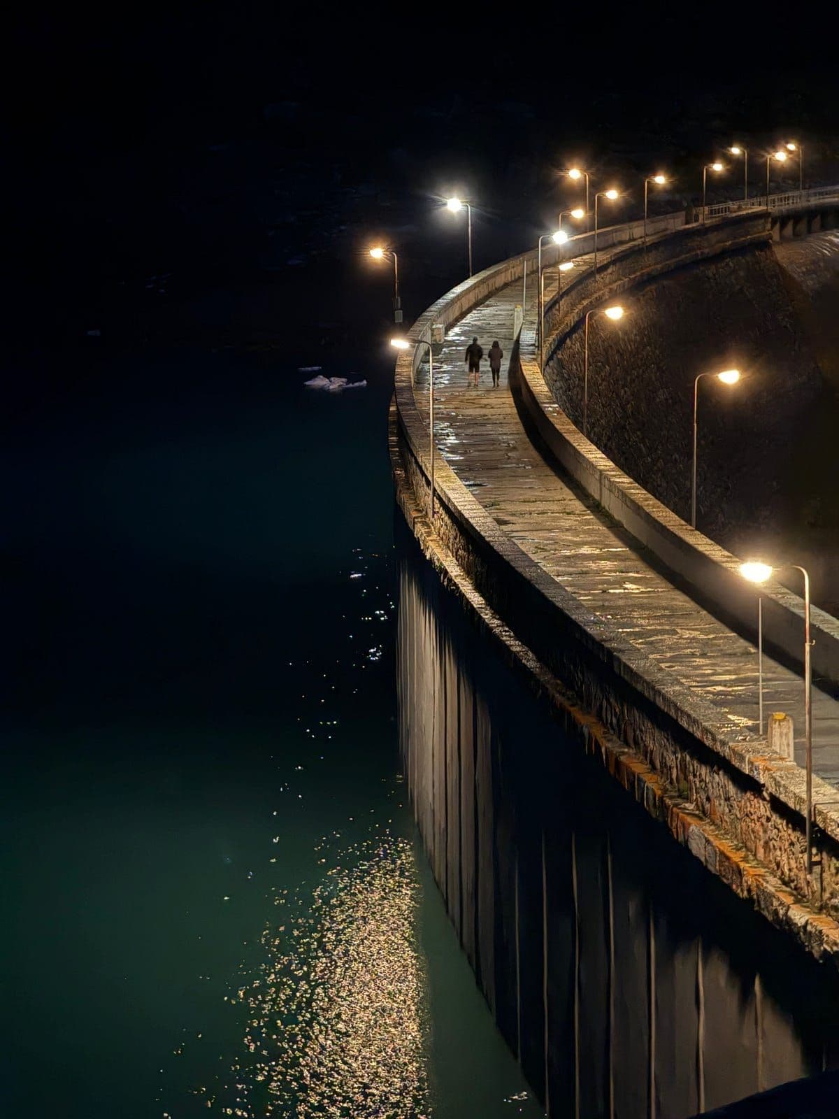 Night shots of the Dam