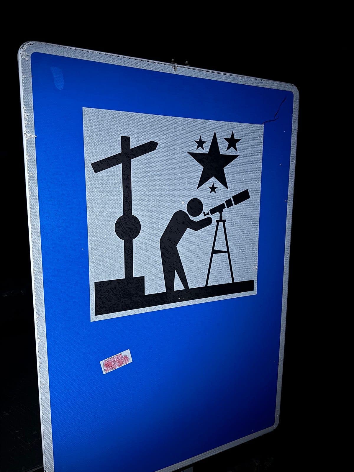You’ll find many star-viewing points across the island. You can drive up to most of them, and there will be a car park.